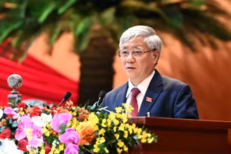 Đồng chí Đỗ Văn Chiến, Ủy viên Trung ương Đảng, Bộ trưởng, Chủ nhiệm Ủy ban Dân tộc trình bày tham luận.