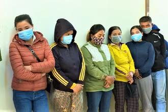 Các đối tượng tổ chức và tham gia đánh bạc tại Công an TP Buôn Ma Thuột.