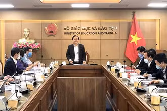 Bộ trưởng GD-ĐT Phùng Xuân Nhạ chủ trì cuộc họp Ban chỉ đạo phòng, chống dịch Covid-19 Bộ GD-ĐT.