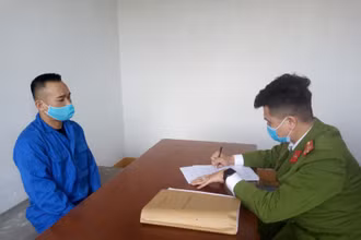 Đối tượng Trần Quốc Dũng tại Cơ quan công an.