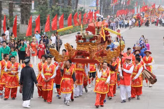 Rước kiệu của các xã vùng ven về Đền Hùng. (Ảnh minh họa)