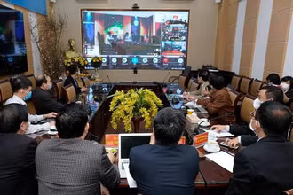 Các chuyên gia hội chẩn ngày 30 Tết.