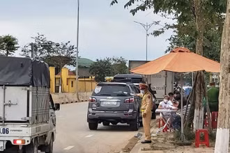 Đà Nẵng kiểm soát người ra vào cửa ngõ thành phố phòng, chống dịch Covid-19.