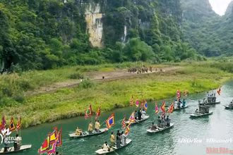 Một đoạn hình ảnh lễ hội đặc trưng trong clip "Việt Nam-Điểm đến Văn hóa và Ẩm thực" (Ảnh chụp màn hình)
