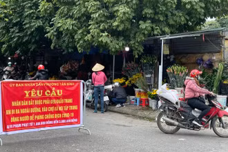 Các chợ dân sinh ở Hải Dương đều thực hiện giãn cách xã hội.