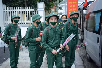 Thanh niên Yên Bái trong lễ giao quân năm 2021. Ảnh: Thanh Sơn.