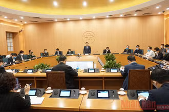Phó Chủ tịch UBND TP Hà Nội Chử Xuân Dũng yêu cầu các cơ quan cần quyết liệt hơn nữa trong thực hiện các biện pháp phòng, chống dịch bệnh.