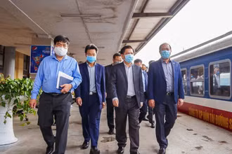 Kiểm tra công tác phòng dịch tại nhà ga, bến xe