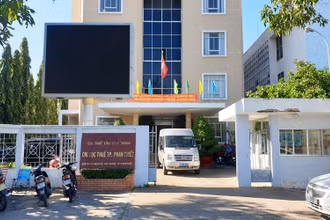 Chi cục thuế TP Phan Thiết, nơi có bốn cán bộ thuế bị khởi tố do có liên quan đến sai phạm về đất đai tại TP Phan Thiết. 