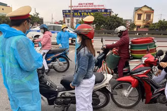 Chốt kiểm soát phòng, chống dịch ở phường Ái Quốc, TP Hải Dương.