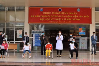 Các bệnh nhi ở Bệnh viện dã chiến số 2 xuất viện.
