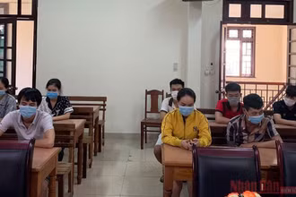 Các đối tượng tụ tập, sử dụng ma tuý bị phát hiện tối 22-8. Ảnh Công an phường Khuê Mỹ.