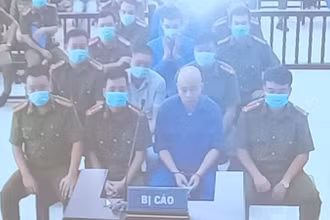 Bị cáo Nguyễn Xuân Đường (tức Đường “Nhuệ”) lần thứ 2 bị truy tố về tội “Cố ý gây thương tích”. (Ảnh chụp qua màn hình)