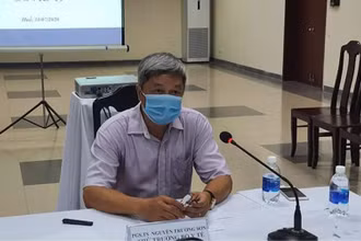 PGS, TS Nguyễn Trường Sơn chỉ đạo cuộc họp trực tuyến.