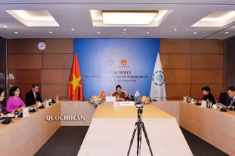 Chủ tịch Quốc hội Nguyễn Thị Kim Ngân tham dự hội nghị.