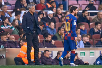 Nhận đề nghị sa thải chỉ sau bảy tháng làm việc, Setien là HLV Barca đầu tiên không có danh hiệu nào khi làm việc ở Camp Nou trong vòng 17 năm qua. (Ảnh: GETTY)