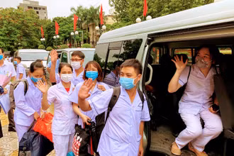 Đoàn cán bộ y tế TP Hải Phòng khi lên đường vào tâm dịch Đà Nẵng 