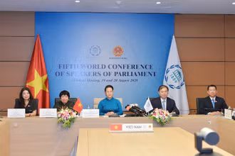 Chủ tịch Quốc hội Nguyễn Thị Kim Ngân và các đại biểu Quốc hội Việt Nam. (Ảnh: HOÀNG QUỲNH)