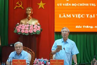 Đồng chí Trần Quốc Vượng phát biểu chỉ đạo tại Hội nghị.