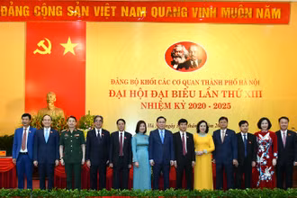 Bí thư Thành ủy Vương Đình Huệ và Phó Bí thư Thường trực Ngô Thị Thanh Hằng cùng các đồng chí lãnh đạo thành phố và các đại biểu dự đại hội.