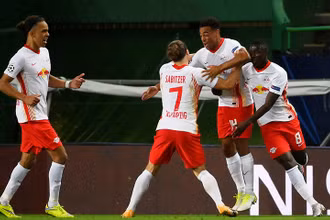 Các cầu thủ RB Leipzig ăn mừng lần đầu lọt vào bán kết Champions League.