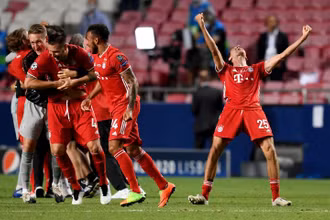 Niềm vui chiến thắng của các cầu thủ Bayern Munich.