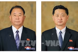 Thủ tướng mới được bổ nhiệm của Triều Tiên Kim Tok-hun (bên phải). (Ảnh: Yonhap/TTXVN)