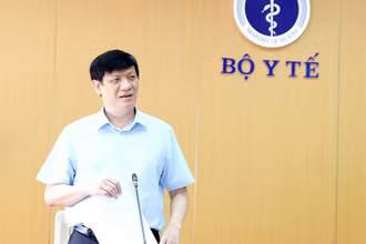 Quyền Bộ trưởng Nguyễn Thanh Long phát biểu tại buổi giao ban.