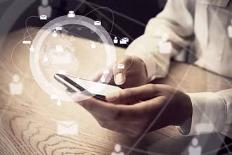 Dịch vụ SMS cho phép các công ty đánh giá sức khỏe của nhân viên thông qua tin nhắn trên điện thoại di động.