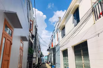 Nhiều dãy nhà liền kề xây dựng trái phép trên đất nông nghiệp ở thửa đất 393.