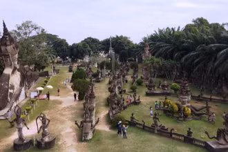 Lào đang dần hướng đến mục tiêu du khách trong nước nhằm bù đắp phần nào lượng du khách nước ngoài đang sụt giảm nghiêm trọng.