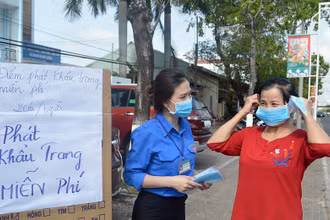 Tỉnh đoàn Cà Mau “tiếp sức” cùng ngành chức năng tỉnh trong công tác phòng, chống Covid-19 tại cộng đồng.
