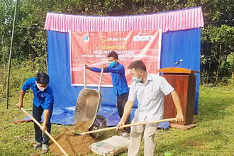 Lễ khởi công công trình “Ngôi nhà hạnh phúc” tặng em Hồ Thị My, học sinh lớp 3A Trường tiểu học Tà Long (xã Tà Long, huyện Đa Krông, tỉnh Quảng Trị).