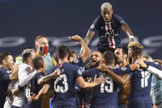 PSG ăn mừng chiến tích vào chung kết Champions League lần đầu tiên trong lịch sử.