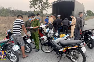 Thời gian qua, lực lượng cảnh sát giao thông xử lý nhiều đối tượng có hành vi đua xe trái phép và gây rối trật tự công cộng. (Ảnh: Cục Cảnh sát giao thông)