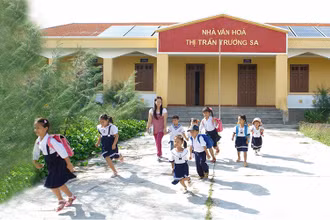 Những "công dân nhí" ở Trường Sa. Ảnh: Trịnh Dũng/Báo Quân đội nhân dân.