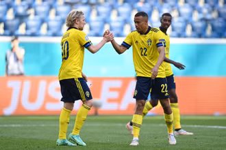 Emil Forsberg (số 10) đã ghi được bàn thắng cả ở World Cup lẫn EURO. (Ảnh: EURO)