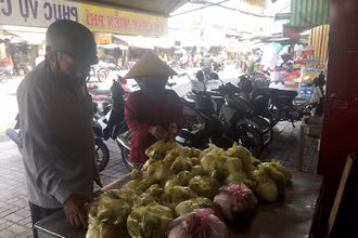 Người nghèo có bữa cơm ấm lòng trong dịch Covid-19.