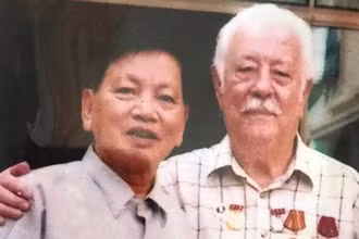  Đại tá Võ Văn Minh và đồng đội Nguyễn Văn Lập năm 2005.