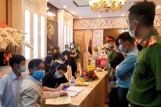 Khai trương cơ sở thẩm mỹ vi phạm quy định phòng, chống dịch Covid-19.