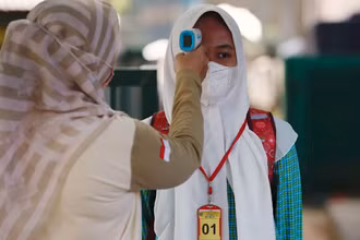 Indonesia là nước ghi nhận tổng số ca nhiễm Covid-19 cao nhất khu vực. (Ảnh minh hoạ: Reuters)