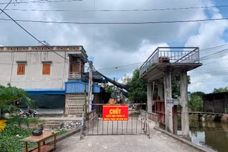 Tổ dân phố Tây Kênh, thị trấn Cổ Lễ, huyện Trực Ninh (Nam Định), nơi đã được dỡ bỏ phong tỏa vừa ghi nhận một ca tái dương tính với SARS-CoV-2 sau khi khỏi bệnh.