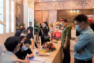 Cơ quan chức năng TP Bảo Lộc xử lý vụ việc tại cơ sở thẩm mỹ viện Minh Châu Asian Luxury.