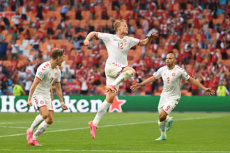 Kasper Dolberg lập cú đúp cho tuyển Đan Mạch. (Ảnh: UEFA)