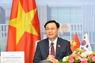 Chủ tịch Quốc hội Vương Đình Huệ phát biểu tại buổi hội đàm. Ảnh: DUY LINH.