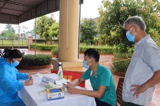 Các địa phương ở Hà Tĩnh đang khẩn trương truy vết các trường hợp liên quan đến hai ca dương tính với virus SARS-CoV-2.