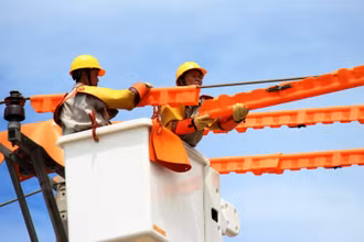 Sửa chữa lưới điện hotline không cắt điện.