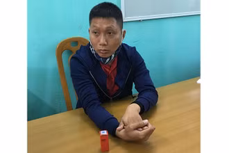 Giả con dấu, thu tiền trái phép của người dân qua chốt kiểm soát