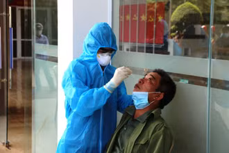 Hà Tĩnh thành lập cơ sở xét nghiệm sàng lọc virus SARS-CoV-2 trên toàn tỉnh.
