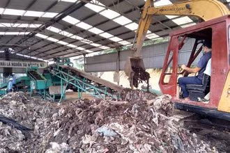 Mô hình xử lý rác thải bằng công nghệ vi sinh không gây ô nhiễm môi trường. Ảnh: TTXVN.